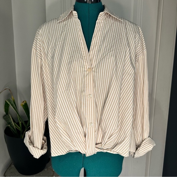 Evereve Women's Twist-Front button up shirt large - Picture 2 of 8